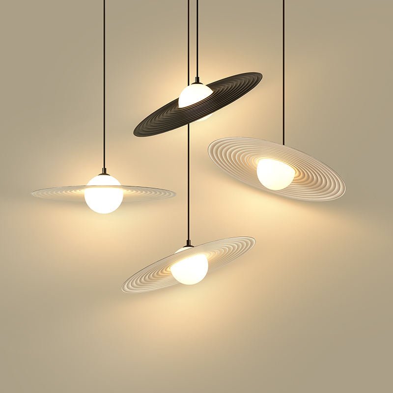 Nowoczesna lampa wisząca w stylu postmodernistycznym