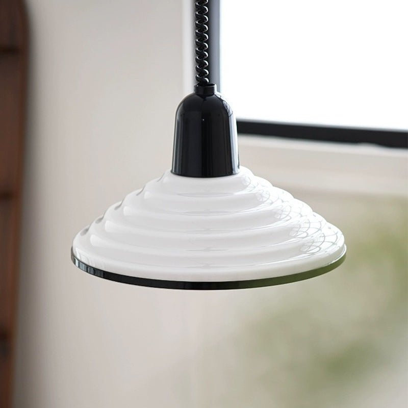 Francuska kremowa szklana lampa wisząca