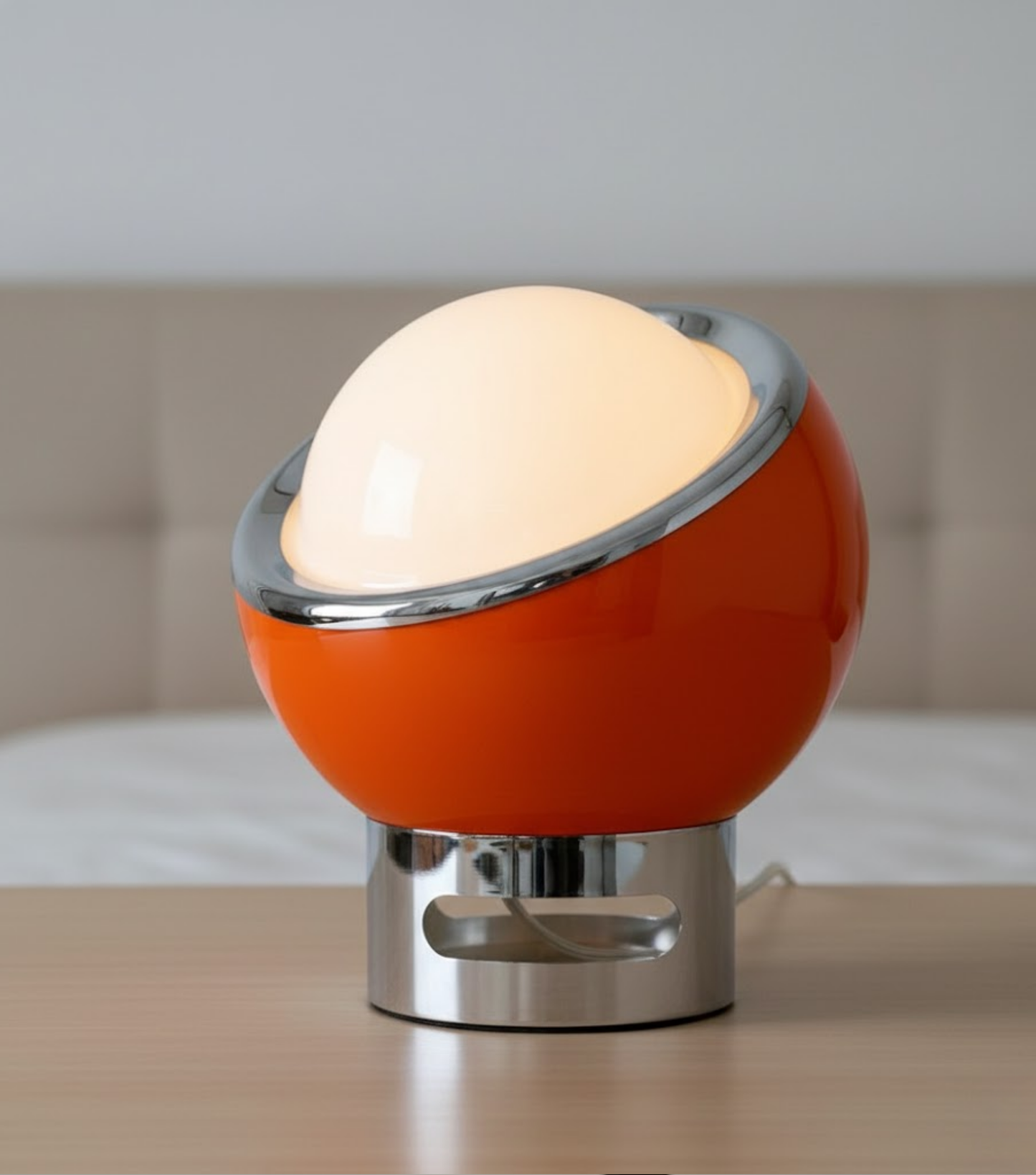 French Opal | Lampa Stołowa Bauhaus z Opalowego Szkła i Stali Nierdzewnej