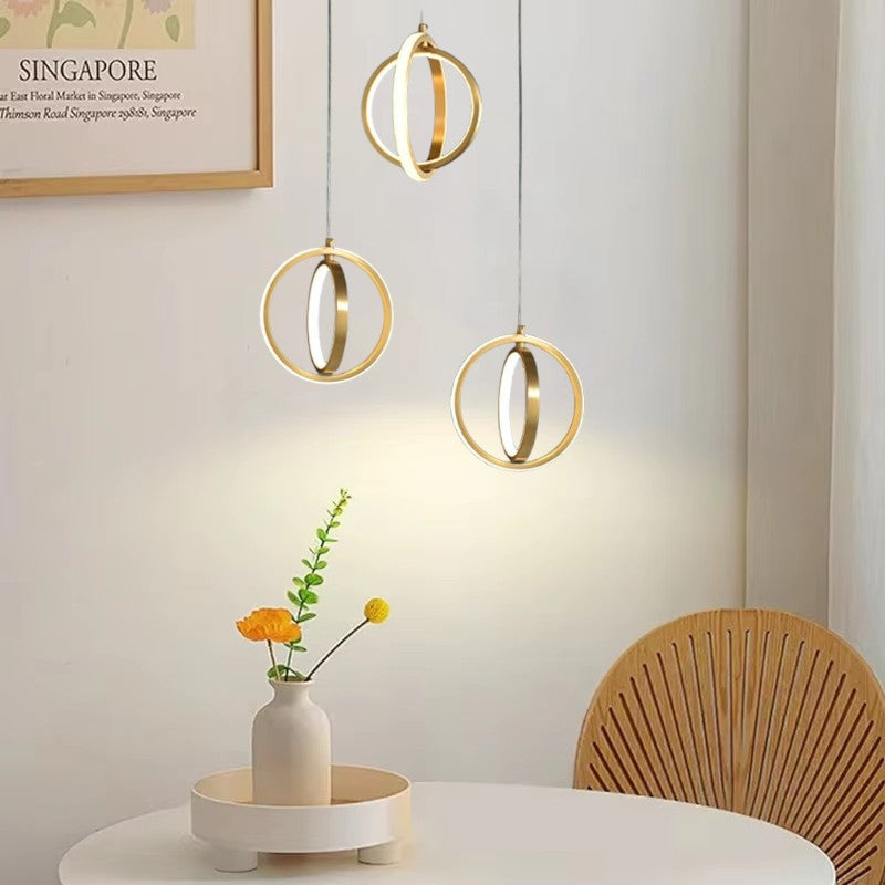 Złota geometryczna lampa wisząca LED z 2 pierścieniami w kolorze mosiądzu