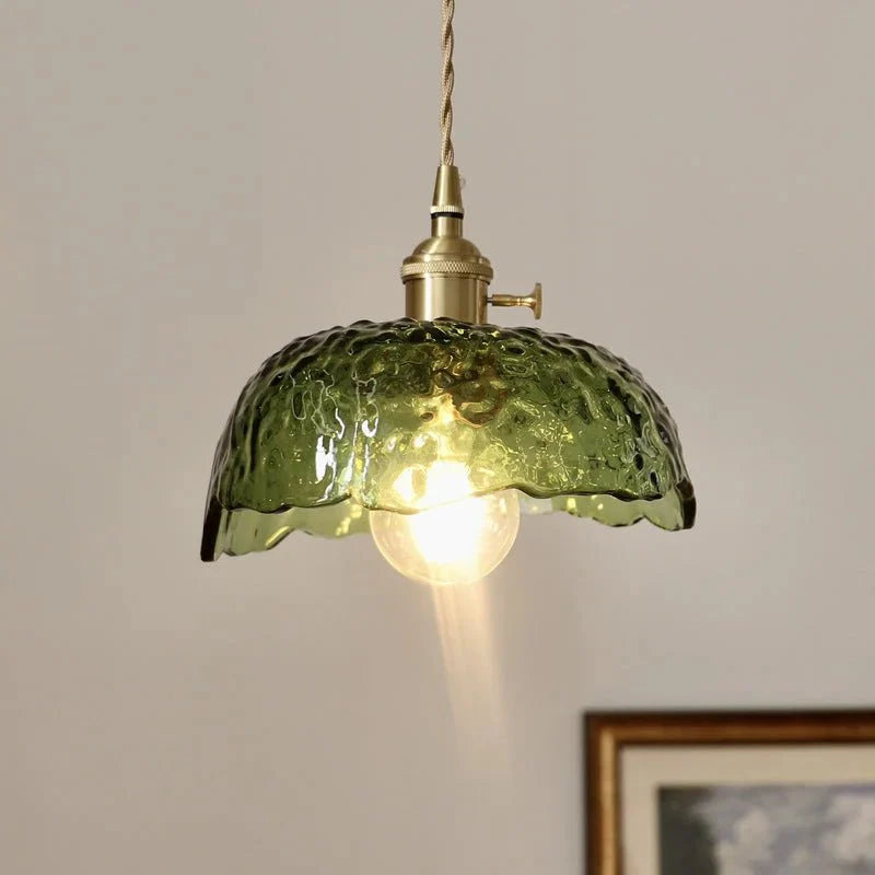 Nieregularna lampa wisząca z mosiądzu i szkła