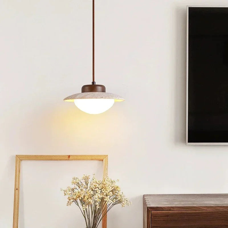 Lampa wisząca z kamienia i drewna - styl retro