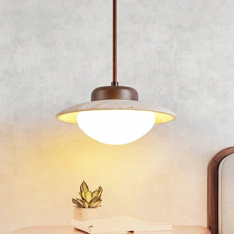 Lampa wisząca z kamienia i drewna - styl retro