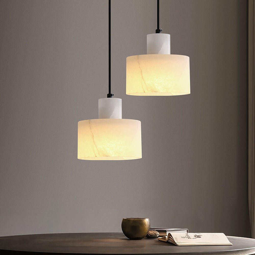 Skandynawska prosta lampa wisząca z białego marmuru