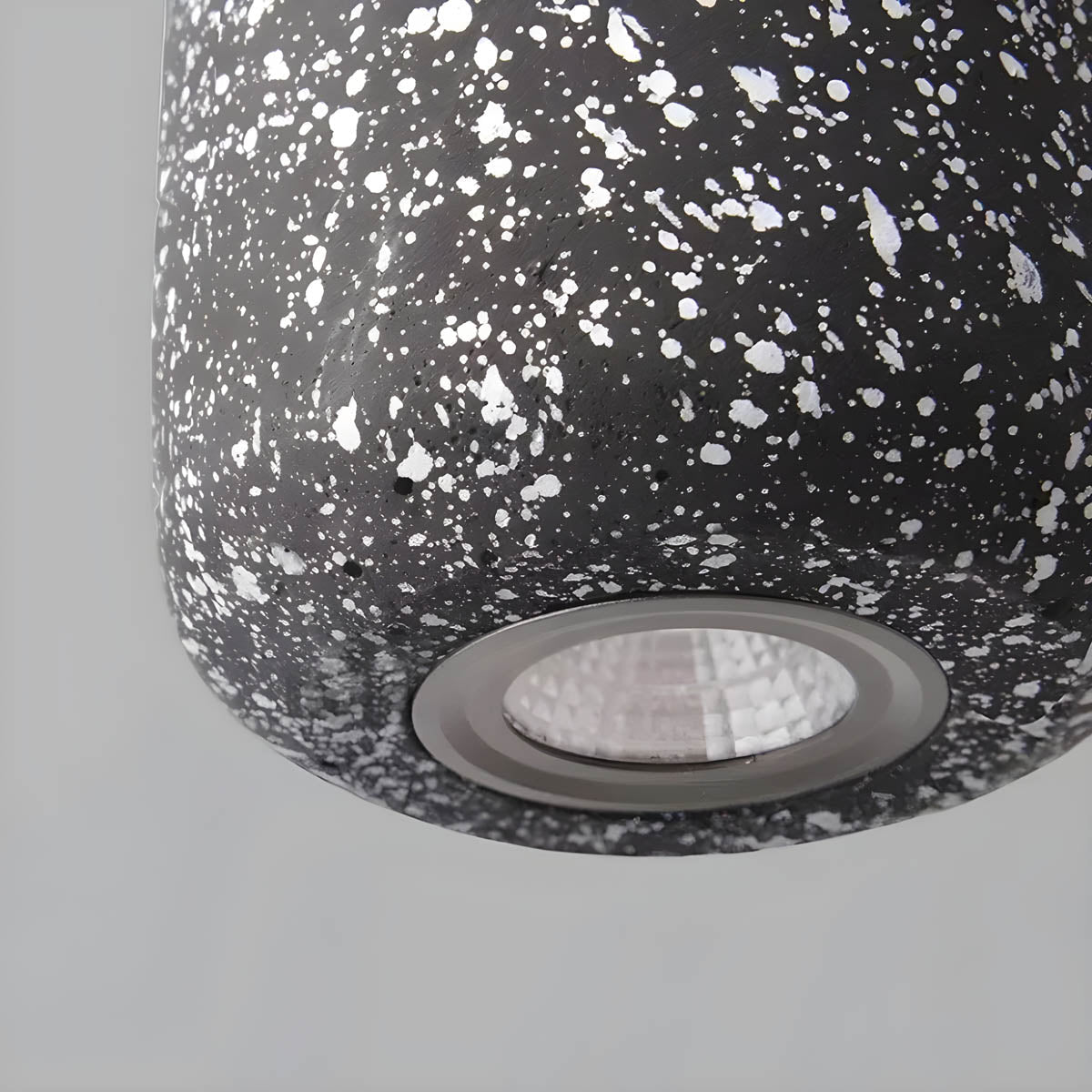 Wisząca lampa Ferro - nowoczesne oświetlenie industrialne