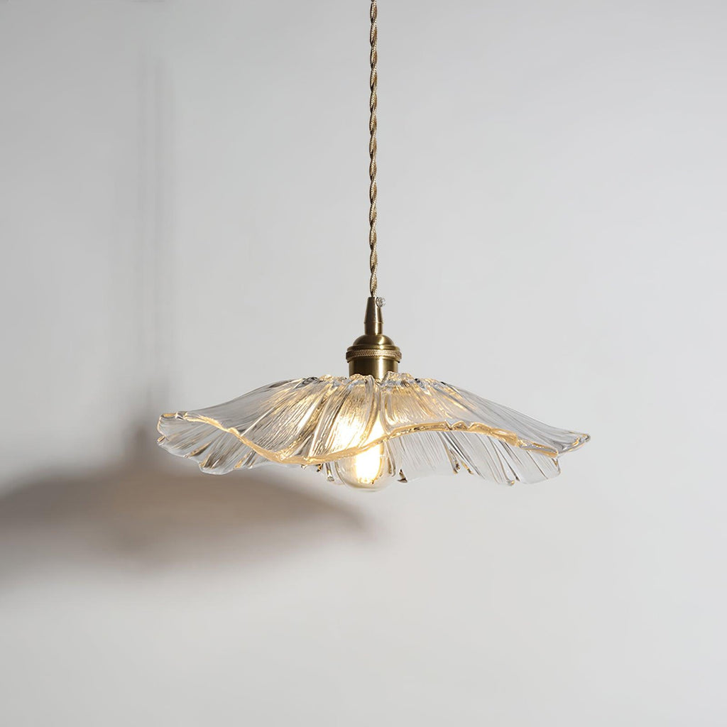 Szklana lampa wisząca z kwiatami - stylowe oświetlenie do Twojego domu