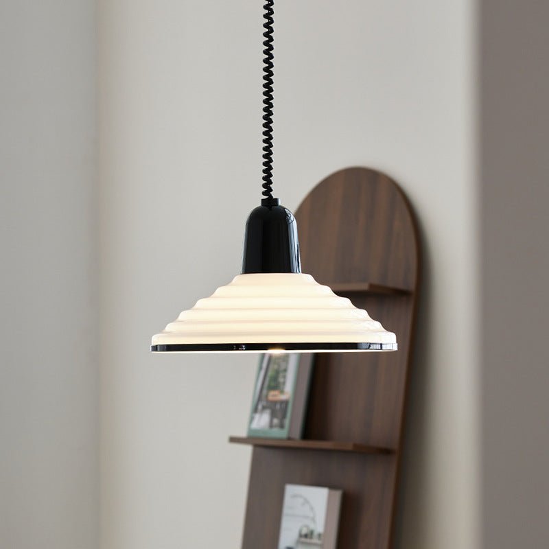 Francuska kremowa szklana lampa wisząca