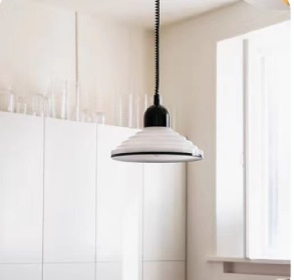 Francuska kremowa szklana lampa wisząca
