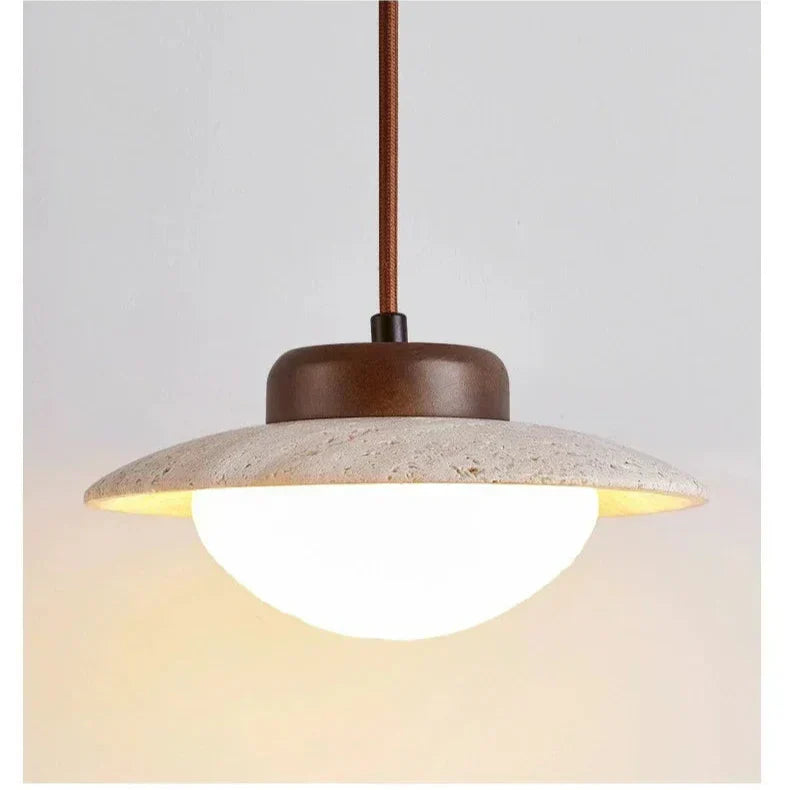 Lampa wisząca z kamienia i drewna - styl retro