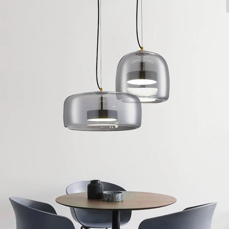 Szklana lampa wisząca w stylu hotelowym