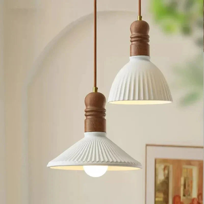 Lampa wisząca z litego drewna Cream Wind - Styl i Funkcjonalność