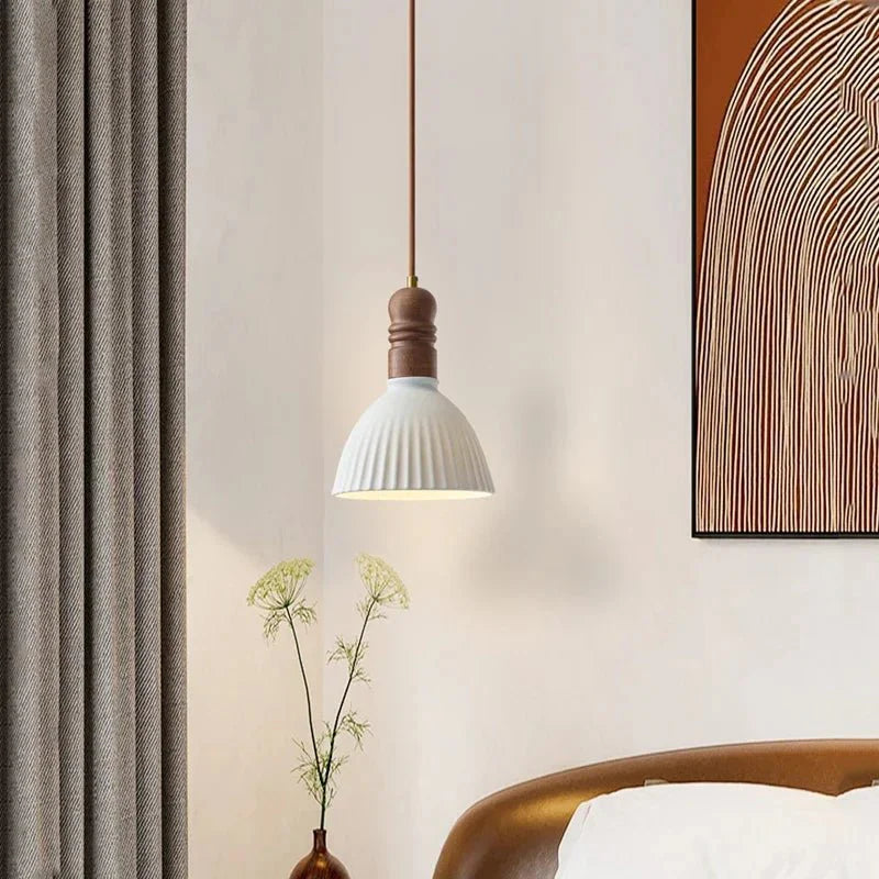 Lampa wisząca z litego drewna Cream Wind - Styl i Funkcjonalność