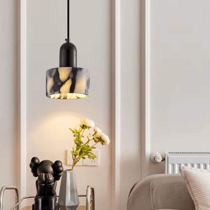 Czarna marmurowa lampa wisząca