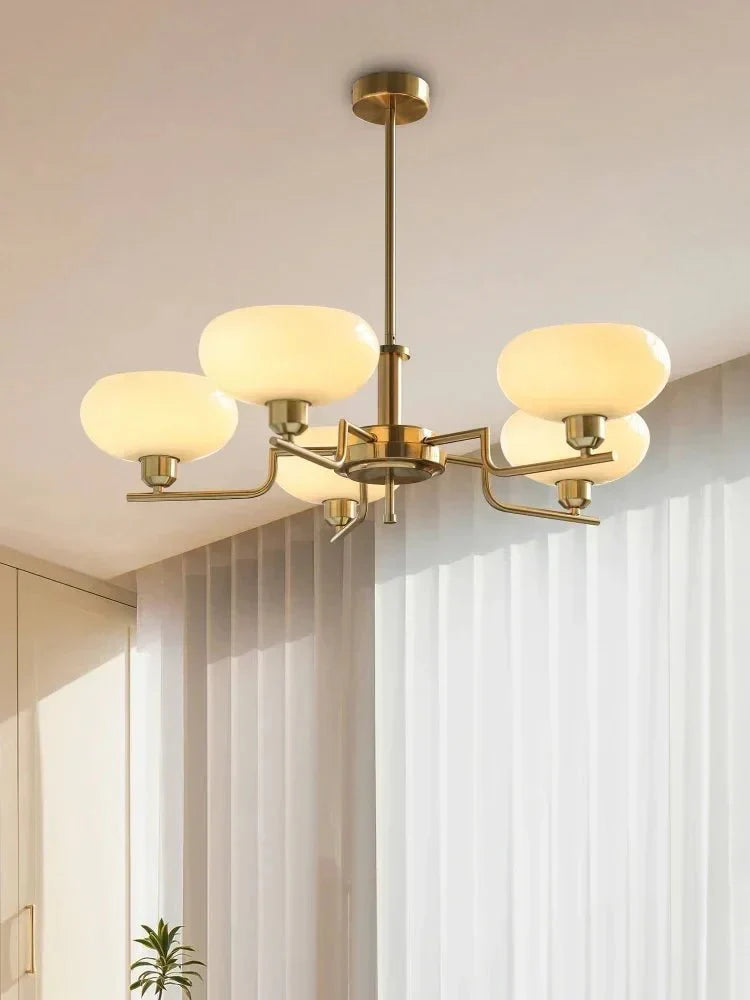 Średniowieczny żyrandol w stylu Bauhaus