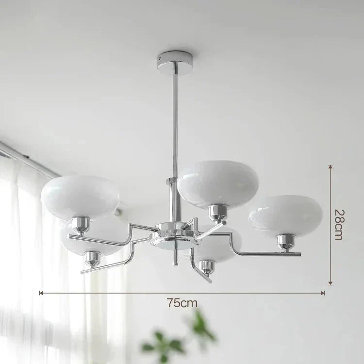 Średniowieczny żyrandol w stylu Bauhaus