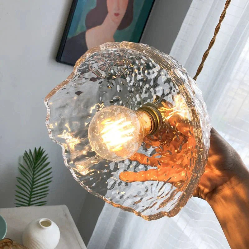 Nieregularna lampa wisząca z mosiądzu i szkła