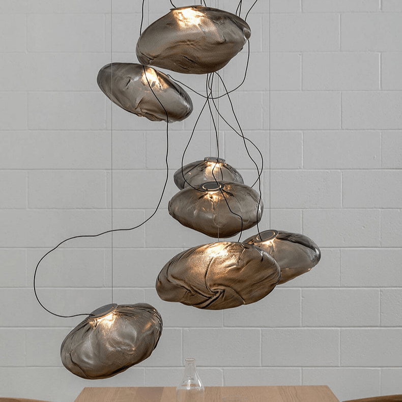 Minimalistyczna lampa wisząca z dmuchanego szkła