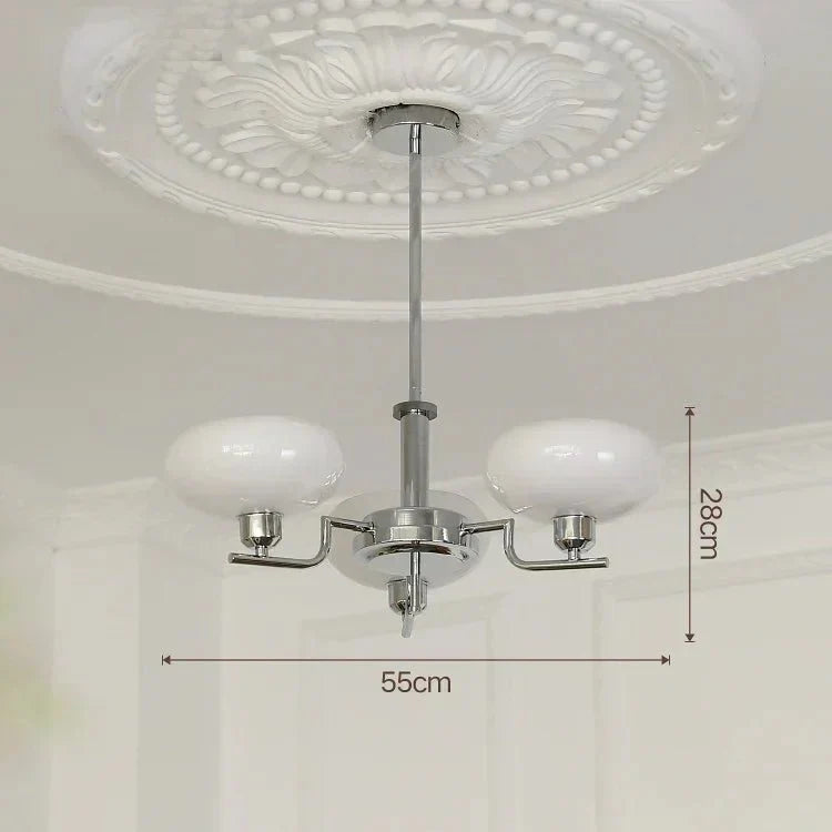 Średniowieczny żyrandol w stylu Bauhaus