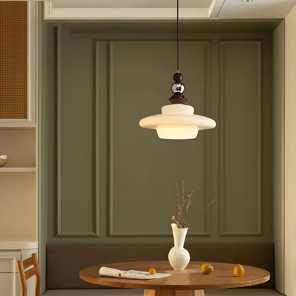 Średniowieczna beżowa lampa wisząca do jadalni ze szklanym kloszem