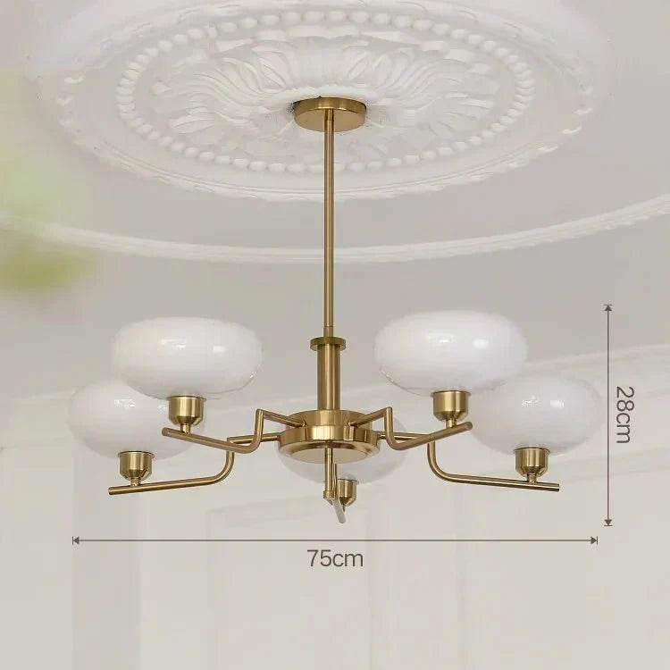 Średniowieczny żyrandol w stylu Bauhaus