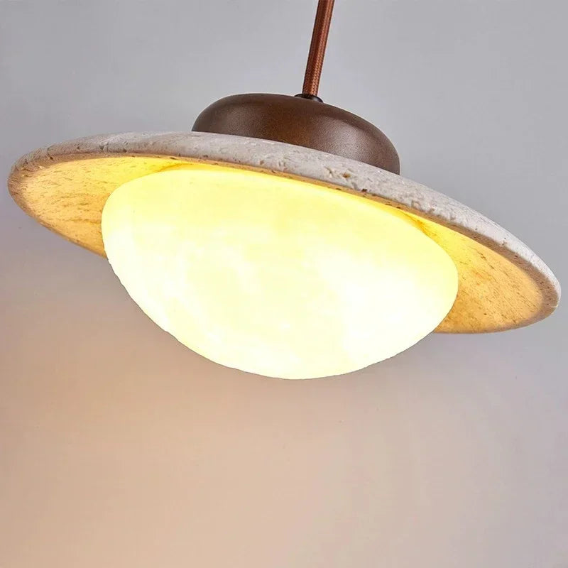 Lampa wisząca z kamienia i drewna - styl retro