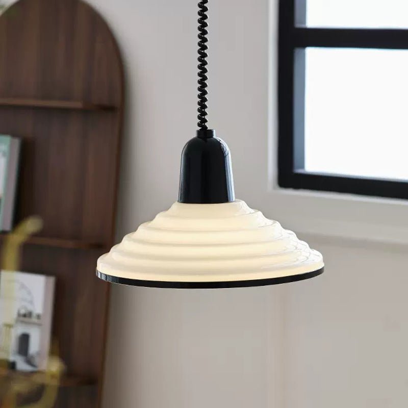Francuska kremowa szklana lampa wisząca